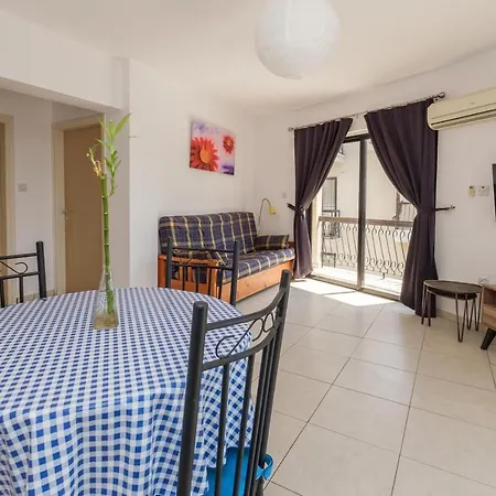 Saint Lazarus Pad דירה